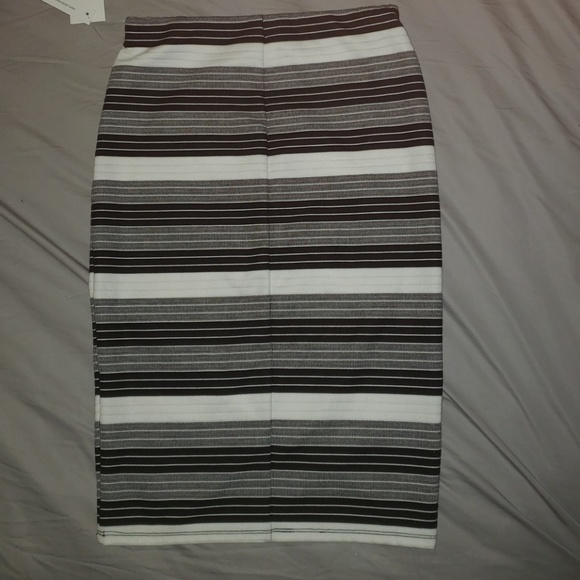 Gorgeous black and white striped pencil skirt - Picture 2 of 2